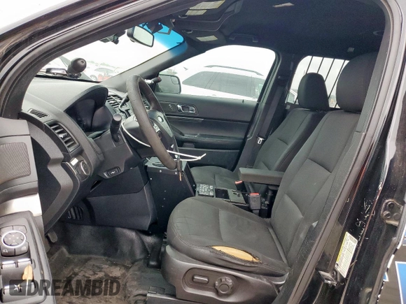 2016 Ford Police Interceptor Utility z VIN 1FM5K8AR5GGD16437, wystawiony jako Copart lot #55273485 z przebiegiem 134 199 mil mil oraz Czysty tytuł • Clean title. Historia ofert i sprzedaży dostępna na DreamBid. Obrazek 7.