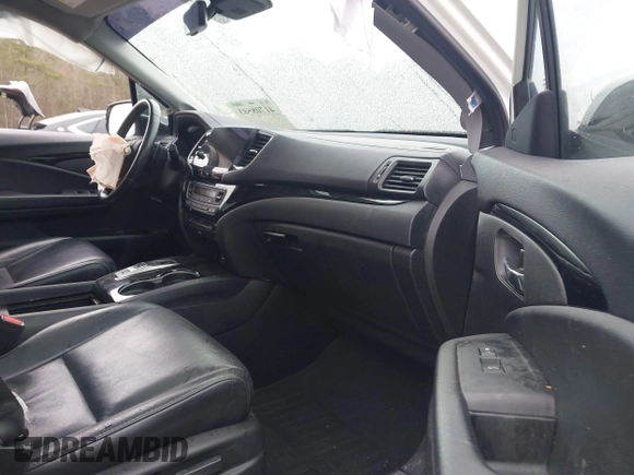 2019 Honda Pilot Touring 7-Passenger with VIN 5FNYF6H65KB035053, listed as a IAAI auction lot 41708503 with 105,710 mi miles. Bid and sale history available at carsss.com. Image 5.