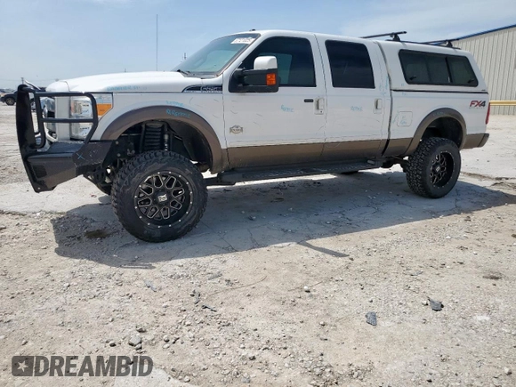 2015 Ford F-250 Lariat z VIN 1FT7W2BT5FED51952, wystawiony jako Copart lot #57121025 z przebiegiem 174 811 mil mil oraz Szkoda całkowita • Salvage title. Historia ofert i sprzedaży dostępna na DreamBid. Obrazek 1.