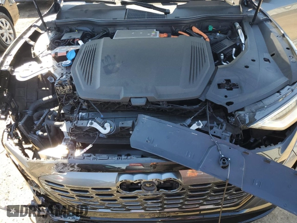 2024 Audi Q8 e-tron Prestige z VIN WA16ABGE2RB006933, wystawiony jako Copart lot #72645354 z przebiegiem 8 794 mil mil oraz Szkoda całkowita • Salvage title. Historia ofert i sprzedaży dostępna na DreamBid. Obrazek 12.