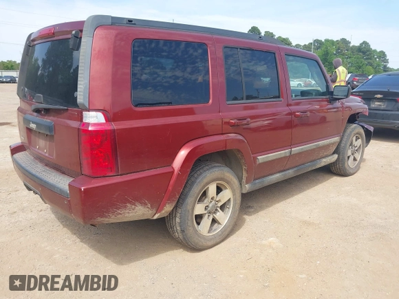 2008 Jeep Commander Sport z VIN 1J8HG48K08C232970, wystawiony jako IAAI lot #42014357 z przebiegiem 136 006 mil mil oraz . Historia ofert i sprzedaży dostępna na DreamBid. Obrazek 4.