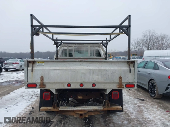 2012 Ford F-250 XL z VIN 1FDBF2A61CEA82989, wystawiony jako IAAI lot #41554078 z przebiegiem 257 846 mil mil oraz . Historia ofert i sprzedaży dostępna na DreamBid. Obrazek 16.
