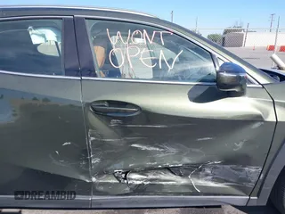 2020 Lexus UX 200 с VIN JTHX3JBH6L2024213, выставлен на аукционе IAAI как лот 41637871 с пробегом 51 921 миль миль и . История ставок и продаж доступна на DreamBid. Изображение 6.
