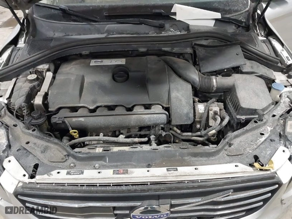 2015 Volvo XC60 T6 Platinum with VIN YV4902RM8F2651797, listed as a IAAI auction lot 41567952 with 230,868 mi miles. Bid and sale history available at carsss.com. Image 10.