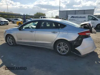 2018 Ford Fusion SE z VIN 3FA6P0LU7JR139974, wystawiony jako Copart lot #69819394 z przebiegiem 164 123 mil mil oraz Szkoda całkowita • Salvage title. Historia ofert i sprzedaży dostępna na DreamBid. Obrazek 2.