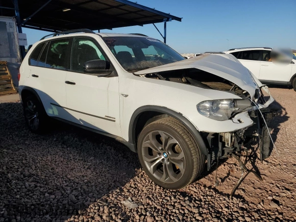 2013 BMW X5 xDrive50i with VIN 5UXZV8C55D0C16304, listed as a Copart auction lot 53406135 with 103,704 mi miles and Salvage title. Bid and sale history available at DreamBid. Image 4.
