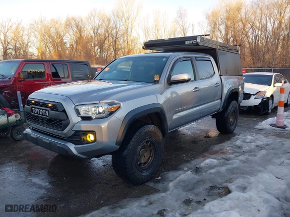 2017 Toyota Tacoma SR5 with VIN 3TMCZ5AN3HM045386, listed as a IAAI auction lot 41330487 with 140,867 mi miles. Bid and sale history available at carsss.com. Image 18.