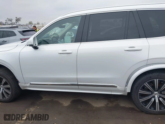 2024 Volvo XC90 Plus Bright Theme with VIN YV4062PE6R1226477, listed as a IAAI auction lot 41882985 with 15,057 mi miles and . Bid and sale history available at DreamBid. Image 15.