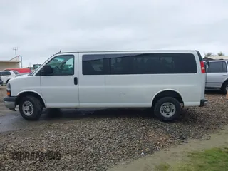 2015 Chevrolet Express Passenger LT with VIN 1GAZG1FG5F1205323, listed as a IAAI auction lot 41917128 with 194,773 mi miles and . Bid and sale history available at DreamBid. Image 14.