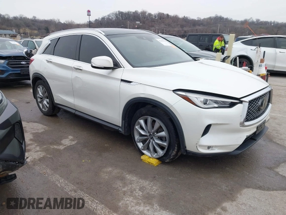 2020 Infiniti QX50 Luxe z VIN 3PCAJ5M15LF105513, wystawiony jako IAAI lot #41492732 z przebiegiem 71 576 mil mil oraz . Historia ofert i sprzedaży dostępna na DreamBid. Obrazek 1.