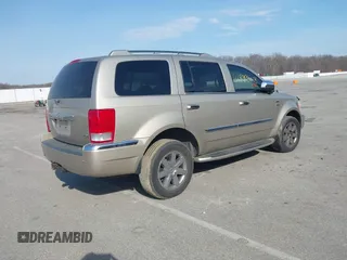 2008 Chrysler Aspen Limited z VIN 1A8HW58228F122526, wystawiony jako IAAI lot #41899668 z przebiegiem 300 288 mil mil oraz . Historia ofert i sprzedaży dostępna na DreamBid. Obrazek 4.