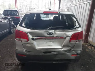 2012 Kia Sorento LX with VIN 5XYKT4A26CG286216, listed as a IAAI auction lot 41975015 with 122,309 mi miles. Bid and sale history available at carsss.com. Image 6.