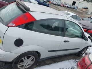 2000 Ford Focus ZX3 with VIN 3FAFP3130YR210633, listed as a IAAI auction lot 41376240 with Not Provided miles and . Bid and sale history available at carsss.com. Image 12.