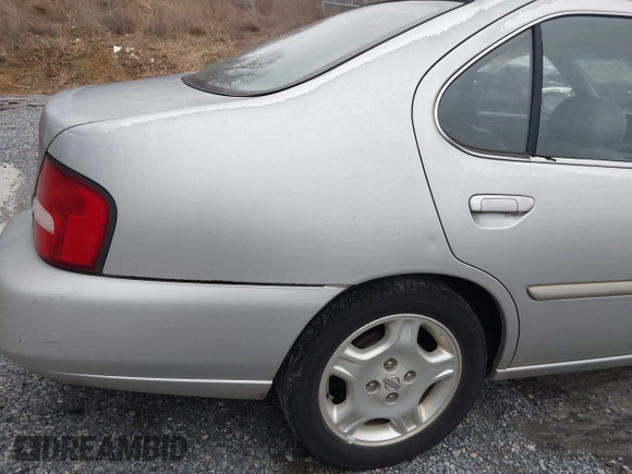 2000 Nissan Altima GXE with VIN 1N4DL01A3YC226341, listed as a IAAI auction lot 41499818 with 173,133 mi miles. Bid and sale history available at carsss.com. Image 15.