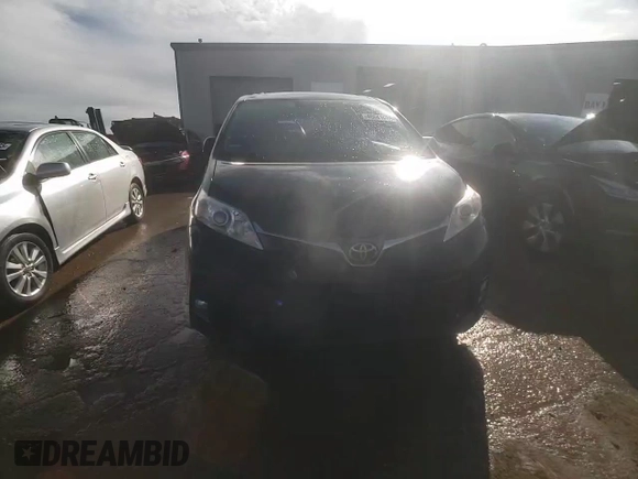 2019 Toyota Sienna XLE Auto Access Seat with VIN 5TDYZ3DC9KS019158, listed as a Copart auction lot 46641975 with 304,551 mi miles and Salvage Title. Bid and sale history available at carsss.com. Image 14.