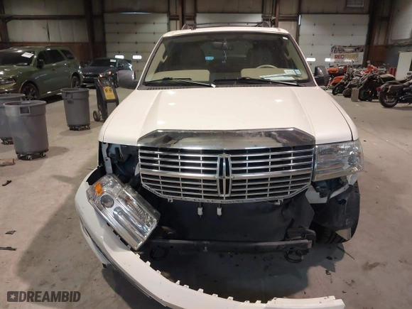 2007 Lincoln Navigator with VIN 5LMFU28517LJ02533, listed as a IAAI auction lot 41253859 with 130,930 mi miles. Bid and sale history available at carsss.com. Image 11.