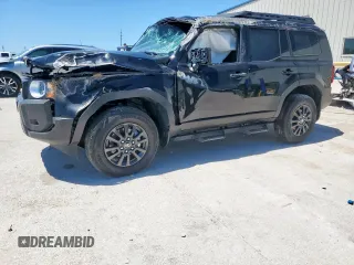 2025 Toyota Land Cruiser 1958 Edition z VIN JTEABFAJ3SK027365, wystawiony jako Copart lot #53955685 z przebiegiem 9 010 mil mil oraz Szkoda całkowita • Salvage title. Historia ofert i sprzedaży dostępna na DreamBid. Obrazek 1.
