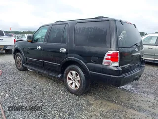 2003 Ford Expedition Eddie Bauer z VIN 1FMPU17L33LA92471, wystawiony jako IAAI lot #42628785 z przebiegiem 238 457 mil mil oraz . Historia ofert i sprzedaży dostępna na DreamBid. Obrazek 3.