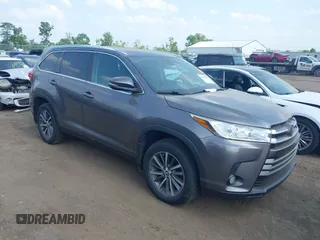 2019 Toyota Highlander SE with VIN 5TDJZRFHXKS586184, listed as a IAAI auction lot 42414798 with 165,814 mi miles and . Bid and sale history available at DreamBid. Image 1.