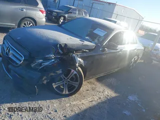 2019 Mercedes-Benz E-Class E 300 with VIN WDDZF4JB2KA526498, listed as a IAAI auction lot 40994058 with 74,282 mi miles. Bid and sale history available at carsss.com. Image 17.