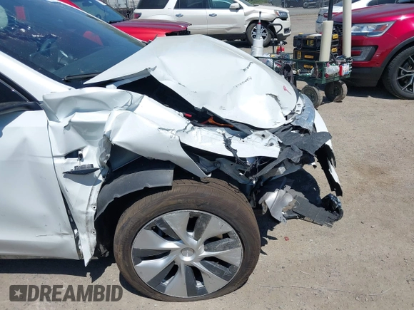 2022 Tesla Model Y Long Range z VIN 7SAYGDEE9NF509655, wystawiony jako IAAI lot #42433796 z przebiegiem 46 936 mil mil oraz . Historia ofert i sprzedaży dostępna na DreamBid. Obrazek 19.