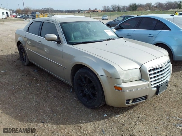 2008 Chrysler 300 Touring with VIN 2C3LA53G78H238195, listed as a IAAI auction lot 41813216 with 188,739 mi miles. Bid and sale history available at carsss.com. Image 1.