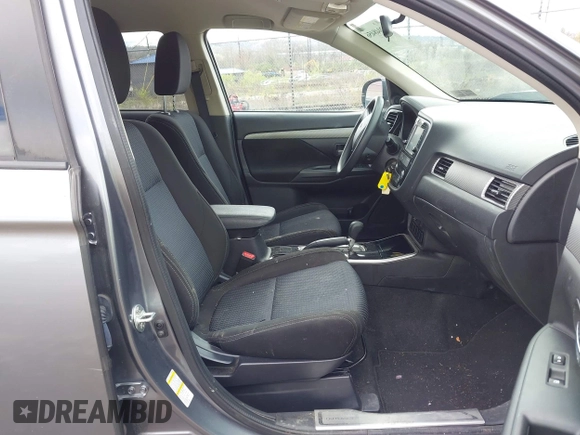 2018 Mitsubishi Outlander ES z VIN JA4AZ3A36JJ004547, wystawiony jako IAAI lot #42048456 z przebiegiem 82 379 mil mil oraz . Historia ofert i sprzedaży dostępna na DreamBid. Obrazek 5.