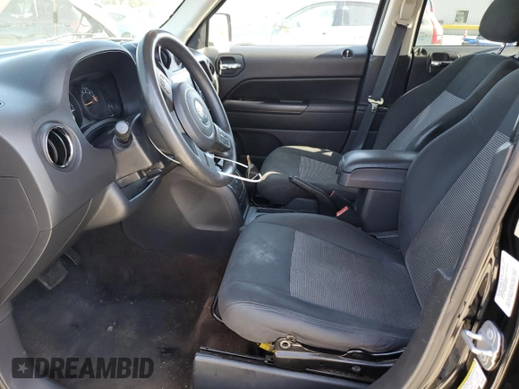 2014 Jeep Patriot Altitude with VIN 1C4NJPBA3ED758528, listed as a Copart auction lot 58076435 with 252,479 mi miles and Clean title. Bid and sale history available at DreamBid. Image 7.