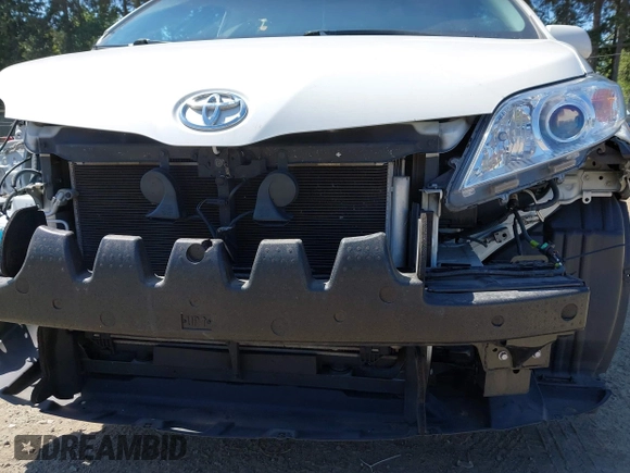 2017 Toyota Sienna with VIN 5TDDZ3DC8HS169754, listed as a IAAI auction lot 42146445 with 70,572 mi miles and . Bid and sale history available at DreamBid. Image 22.