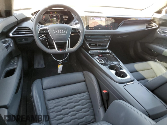 2024 Audi RS e-tron GT z VIN WAUBHBFW6R7900069, wystawiony jako Copart lot #46237645 z przebiegiem 2 674 mil mil oraz Szkoda całkowita • Salvage title. Historia ofert i sprzedaży dostępna na DreamBid. Obrazek 8.