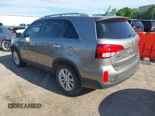 2015 Kia Sorento EX with VIN 5XYKU4A71FG631875, listed as a IAAI auction lot 42137714 with 174,642 mi miles. Bid and sale history available at carsss.com. Image 3.