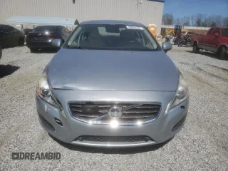 2013 Volvo S60 T6 R-Design Platinum z VIN YV1902FHXD2197960, wystawiony jako Copart lot #48848335 z przebiegiem 104 547 mil mil oraz Szkoda całkowita • Salvage title. Historia ofert i sprzedaży dostępna na DreamBid. Obrazek 5.