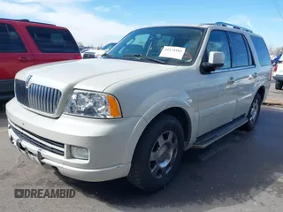 2006 Lincoln Navigator Luxury with VIN 5LMFU28556LJ15137, listed as a IAAI auction lot 41574182 with 1 mi miles. Bid and sale history available at carsss.com. Image 2.