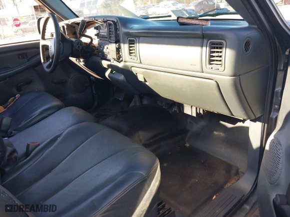 2000 Chevrolet Silverado 1500 with VIN 1GCEC14VXYE123537, listed as a IAAI auction lot 41709768 with 292,146 mi miles. Bid and sale history available at carsss.com. Image 5.
