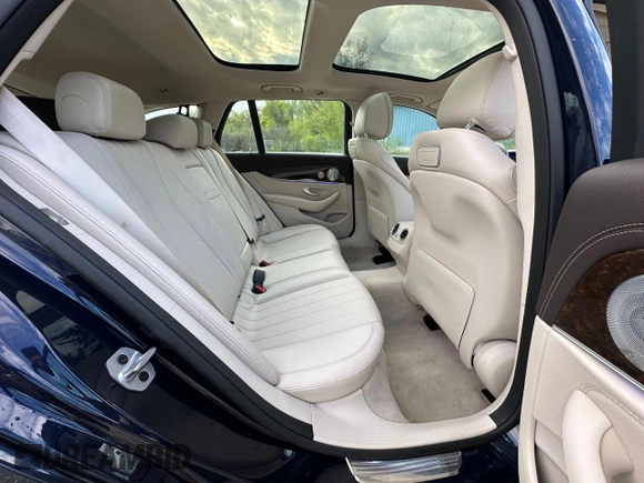 2019 Mercedes-Benz E 450 with VIN WDDZH6JB9KA591631, listed as a Copart auction lot 56421825 with 158,139 mi miles and Clean Title. Bid and sale history available at DreamBid. Image 6.