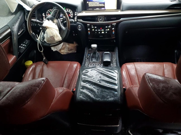 2016 Lexus LX 570 with VIN JTJHY7AX0G4192598, listed as a Copart auction lot 51861185 with 118,710 mi miles and Salvage Title. Bid and sale history available at DreamBid. Image 8.