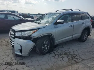 2018 Toyota Highlander SE z VIN 5TDJZRFH1JS527037, wystawiony jako Copart lot #60348635 z przebiegiem 56 207 mil mil oraz Szkoda całkowita • Salvage title. Historia ofert i sprzedaży dostępna na DreamBid. Obrazek 1.