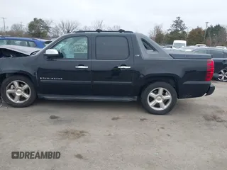 2008 Chevrolet Avalanche 3LT z VIN 3GNFK12338G174676, wystawiony jako IAAI lot #41803141 z przebiegiem 149 119 mil mil oraz . Historia ofert i sprzedaży dostępna na DreamBid. Obrazek 14.