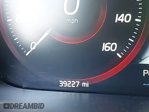 2019 Volvo XC90 Momentum with VIN YV4102PK0K1419547, listed as a IAAI auction lot 41501474 with 39,227 mi miles. Bid and sale history available at carsss.com. Image 15.