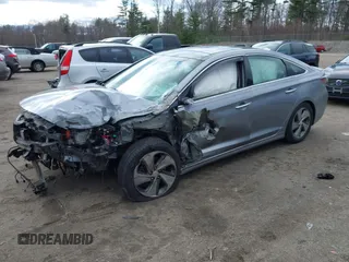 2016 Hyundai Sonata Limited with VIN KMHE34L19GA009305, listed as a IAAI auction lot 42039182 with 145,512 mi miles and . Bid and sale history available at DreamBid. Image 2.