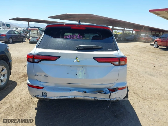 2024 Mitsubishi Outlander SE with VIN JA4J4VA86RZ087576, listed as a IAAI auction lot 42054787 with 1,057 mi miles. Bid and sale history available at carsss.com. Image 6.