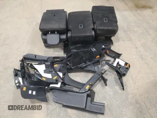 2024 Ford Explorer с VIN 1FM5K8AC8RGA77304, выставлен на аукционе Copart как лот 52880305 с пробегом 2 311 миль миль и Списание • Salvage title. История ставок и продаж доступна на DreamBid. Изображение 13.