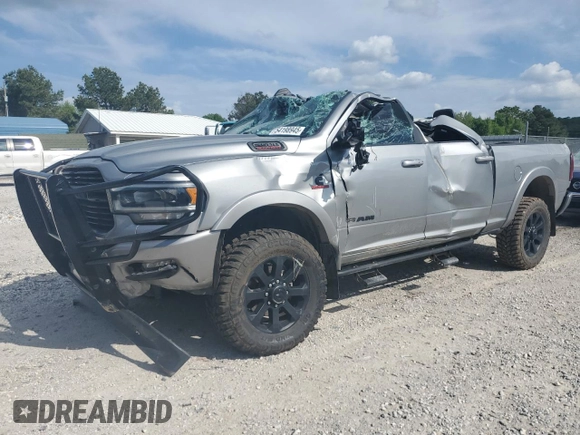 2020 Ram 2500 Laramie z VIN 3C6UR5FL2LG282784, wystawiony jako Copart lot #54198945 z przebiegiem 70 759 mil mil oraz Szkoda całkowita • Salvage title. Historia ofert i sprzedaży dostępna na DreamBid. Obrazek 1.