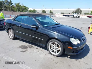 2005 Mercedes-Benz CLK 500 z VIN WDBTK75G05T044607, wystawiony jako IAAI lot #42511275 z przebiegiem 124 675 mil mil oraz . Historia ofert i sprzedaży dostępna na DreamBid. Obrazek 1.