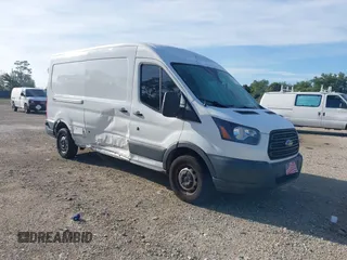 2018 Ford Transit z VIN 1FTYR2CM0JKB10510, wystawiony jako IAAI lot #42403132 z przebiegiem 97 056 mil mil oraz . Historia ofert i sprzedaży dostępna na DreamBid. Obrazek 1.