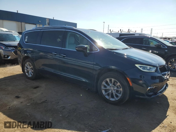 2021 Chrysler Pacifica Touring L with VIN 2C4RC3BG6MR591750, listed as a Copart auction lot 50486005 with 16,834 mi miles and Clean title. Bid and sale history available at DreamBid. Image 4.