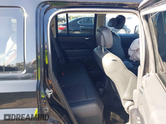 2017 Jeep Patriot Sport with VIN 1C4NJPBA6HD185760, listed as a IAAI auction lot 40723625 with 118,850 mi miles. Bid and sale history available at carsss.com. Image 8.