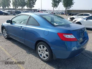 2008 Honda Civic LX с VIN 2HGFG12628H520674, выставлен на аукционе IAAI как лот 42441664 с пробегом Не указан миль и . История ставок и продаж доступна на DreamBid. Изображение 3.