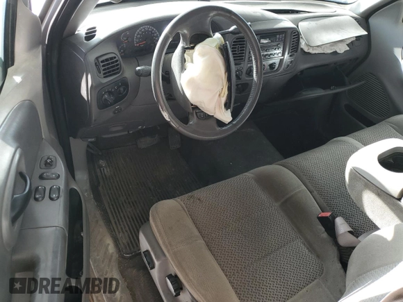 2002 Ford F-150 XL с VIN 1FTRX18L02NA22576, выставлен на аукционе Copart как лот 52985795 с пробегом Не указан миль и Списание • Salvage title. История ставок и продаж доступна на DreamBid. Изображение 8.
