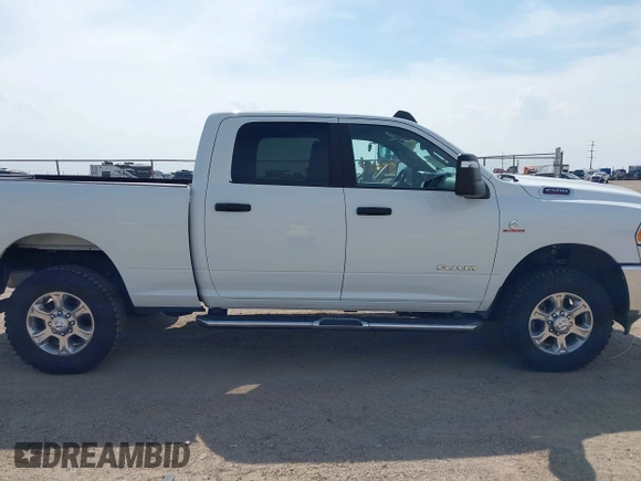 2024 Ram 2500 Big Horn z VIN 3C6UR5DL4RG246011, wystawiony jako IAAI lot #42351899 z przebiegiem 63 283 mil mil oraz . Historia ofert i sprzedaży dostępna na DreamBid. Obrazek 13.